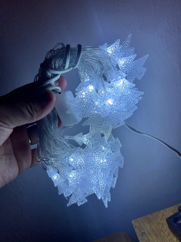 Producto - Lucecitas pinitos luz fría con enchufe