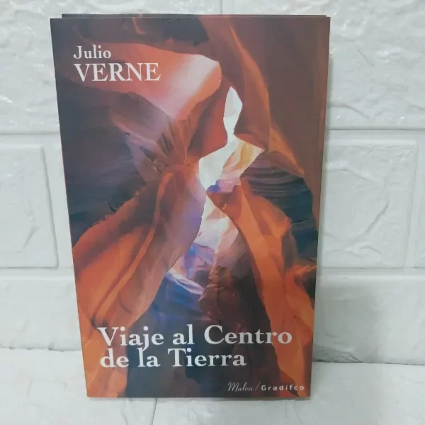 Producto - VIAJE AL CENTRO DE LA TIERRA - JULIO VERNE - GRADIFCO