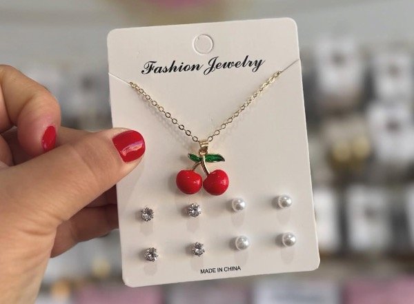 Producto - Cadenita de cereza y 4 pares de aros set