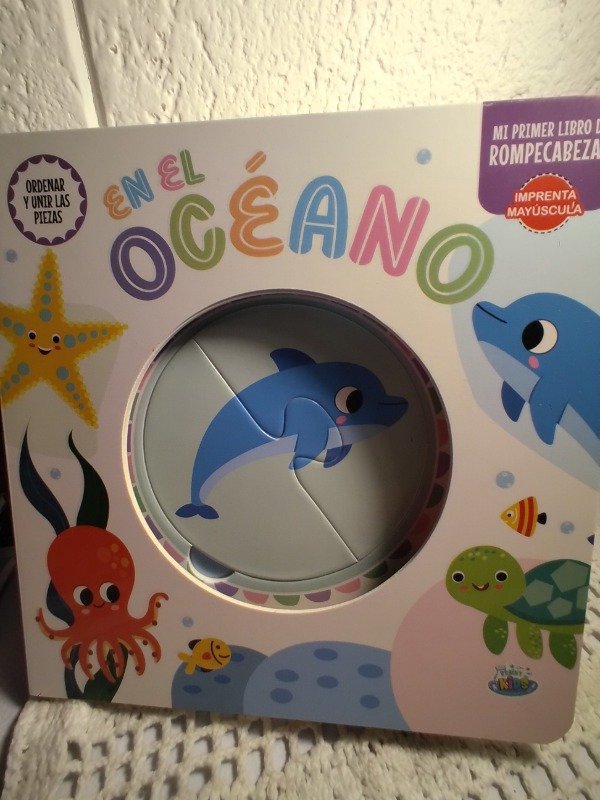 Producto - Libro cartoné con rompecabezas. En el océano. Brainy kids.