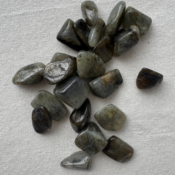 Producto - LABRADORITA ROLADA CHICA