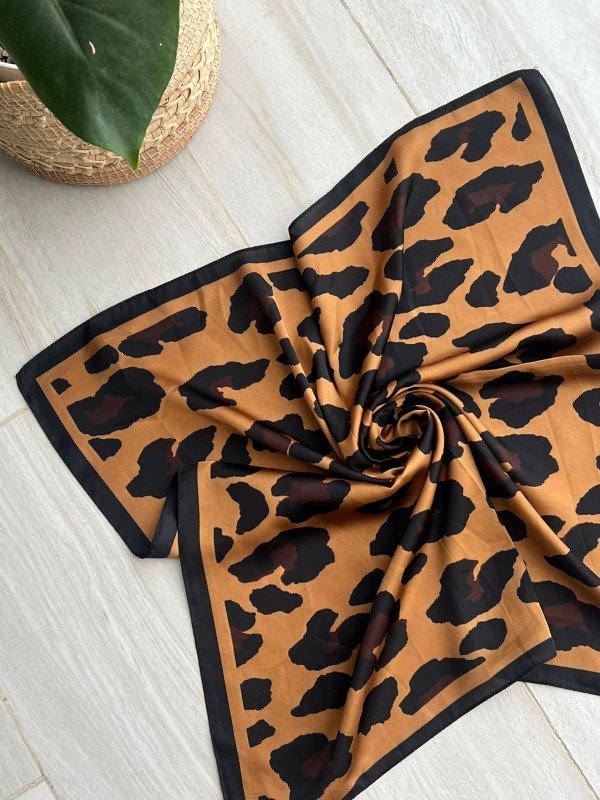 Producto - Pañuelo animal print dark
