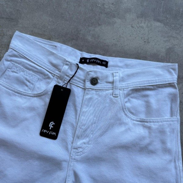 Producto - BERMUDA DE JEANS MOM LISA - 1