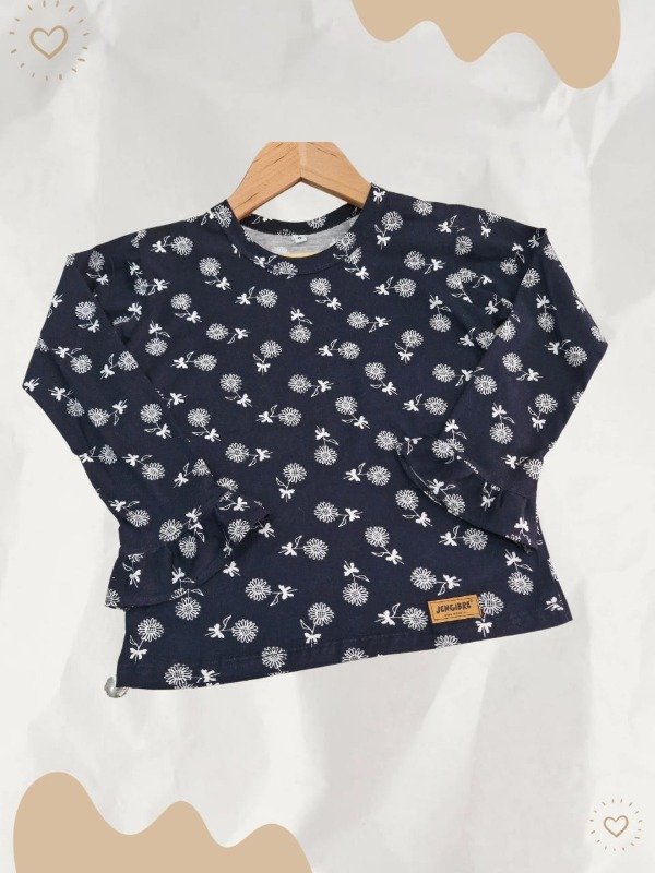 Producto - Remera Negra Flores y Volado (RM31)