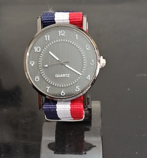 Producto - Reloj Esfera Negra Malla roja, Blanca y Azul