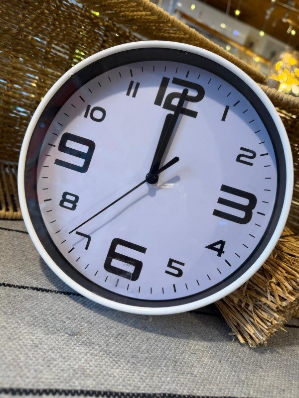 Producto - Reloj de pared clásico 20cm (Efectivo: 11.920)