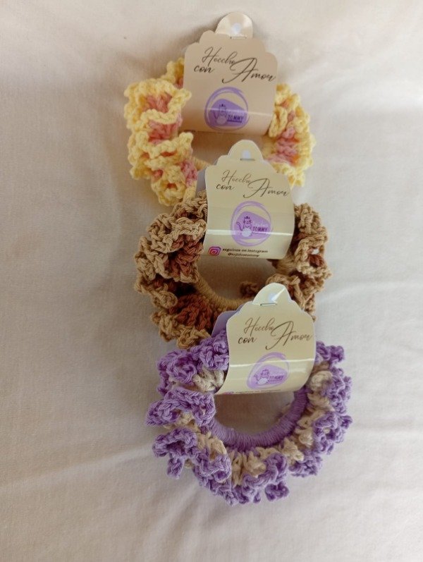 Producto - Pack De 3 Scrunchies A Crochet Artesanales - 1