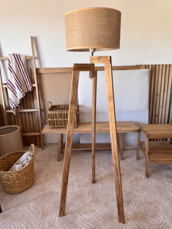 Producto - Lámpara de Pie Oeste