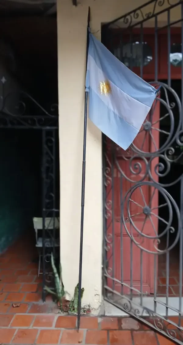 Producto - Lanza ceremonial de Granaderos a Caballo ORIGINAL con bandera Argentina incluida