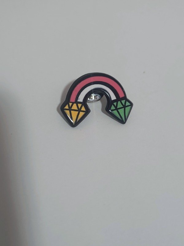 Producto - Pin para ropa arcoiris diam
