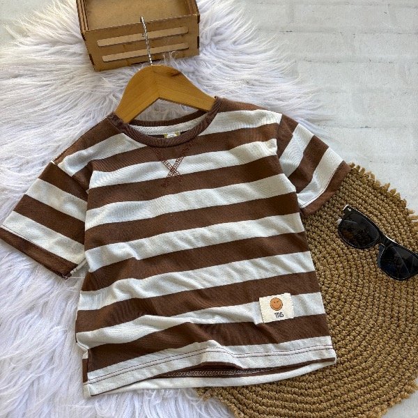Remera rayada en color choco