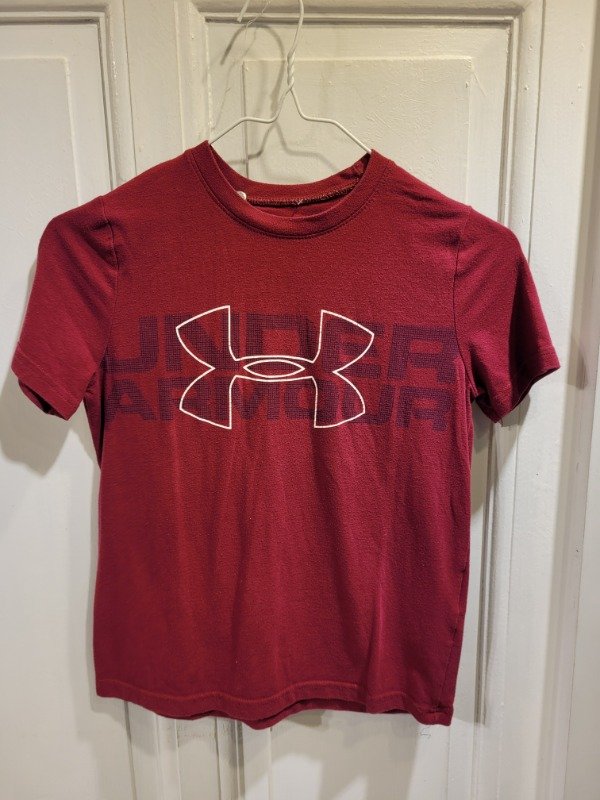 Producto - Remera UNDER ARMOUR bordeaux Talle 8 años - PRECIO: 12X