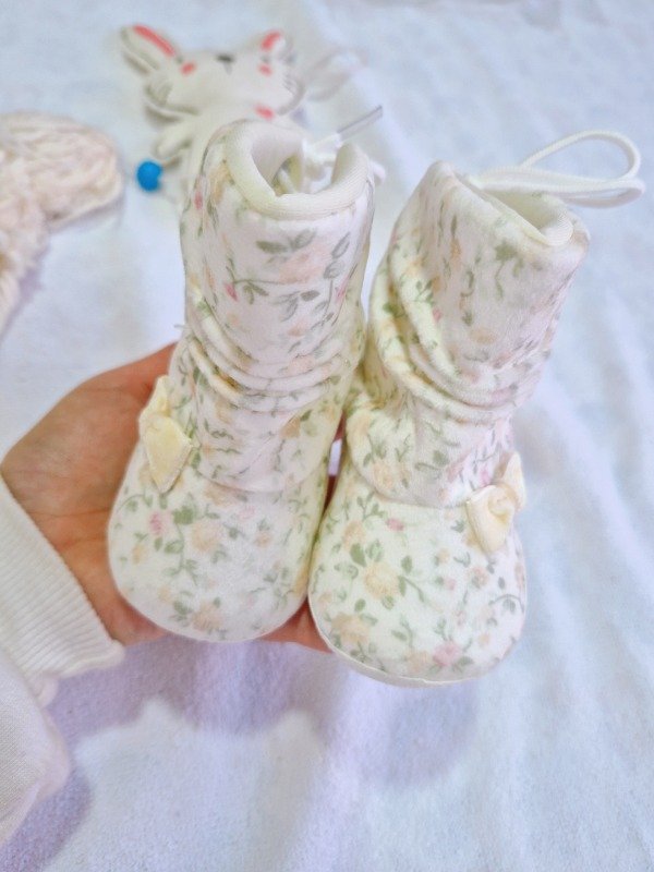 Producto - Botitas piel Florcitas