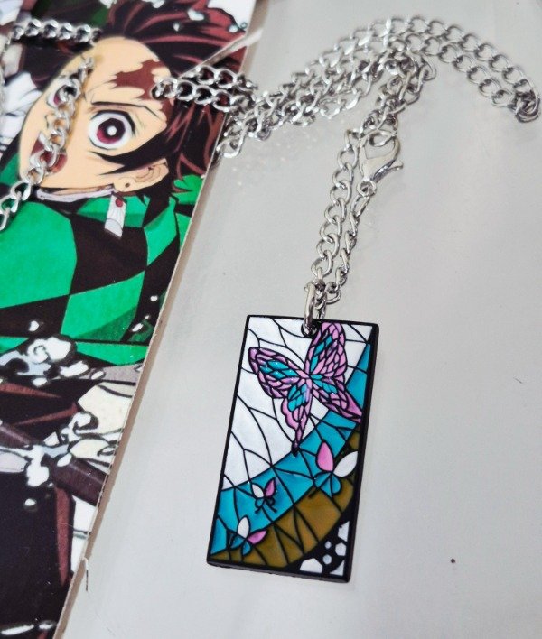 Producto - Colgante collar Demon Slayer Simbolo Shinobu metal