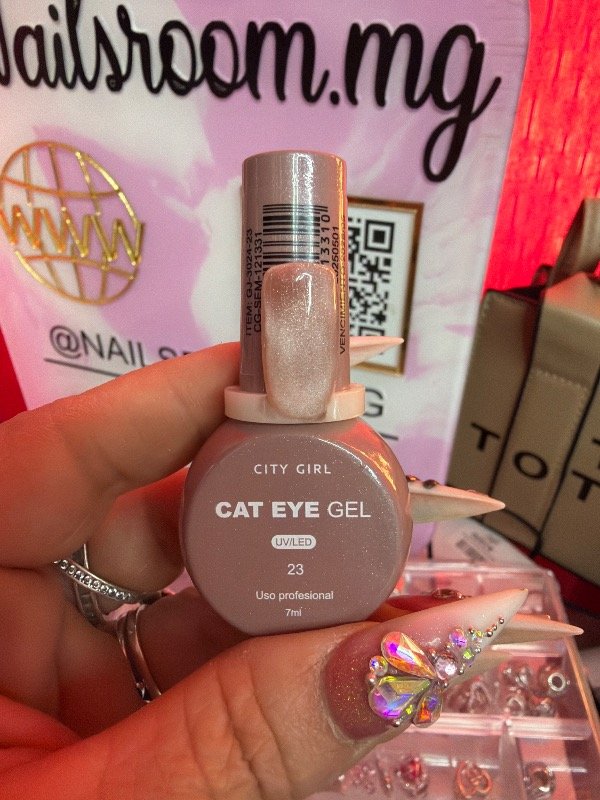Producto - Esmalte city girl cat eye N23 super oferta