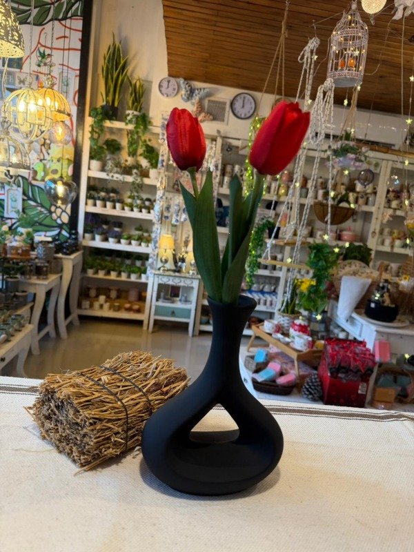 Producto - Florero Pear negro opaco 20 cm (Efectivo: 22.000)