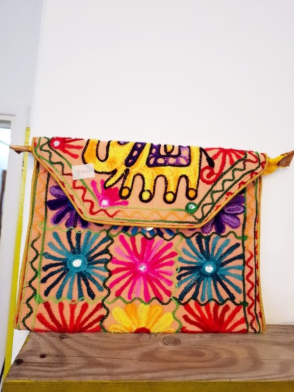 Producto - Bolso de mano bordado - 0