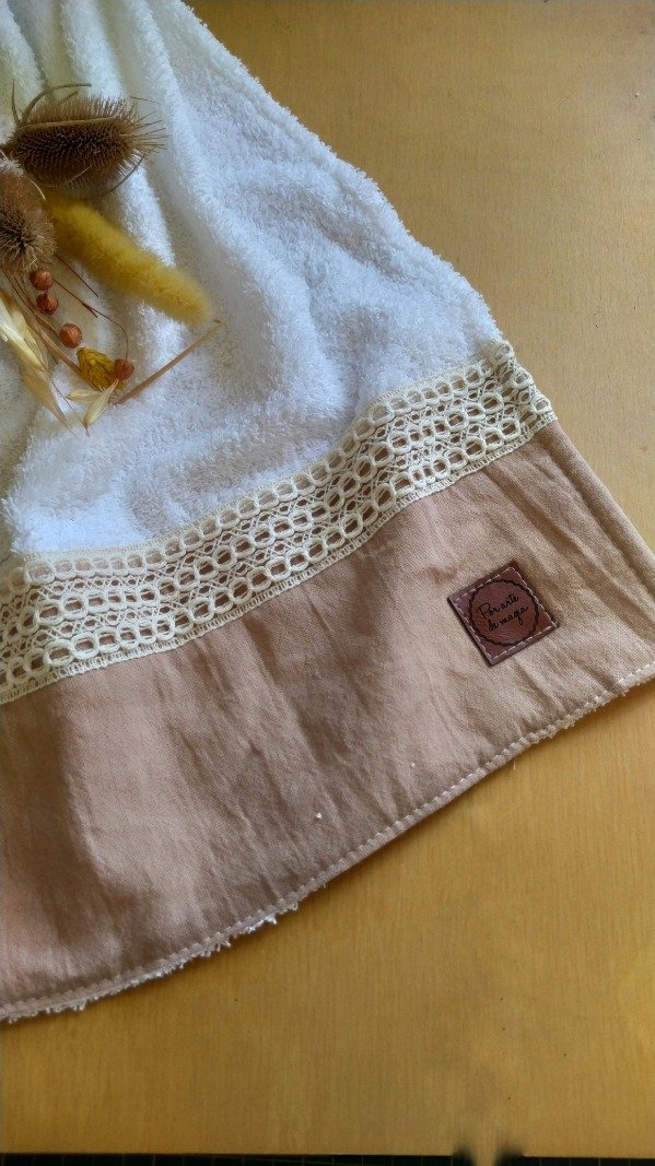 Producto - Toalla de manos beige.