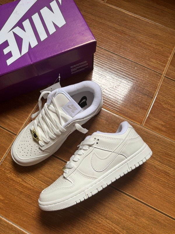 Producto - NIKE DUNK TOTAL WHITE