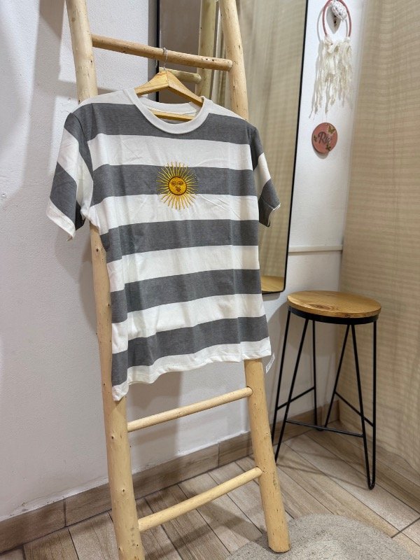 Producto - Remera Mayo gris