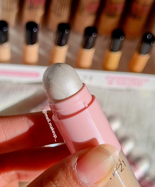 Producto - Corrector 2en1 con Iluminador PINK21 - 2