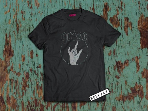 REMERA QUEENS OF THE STONE AGE CUERNOS
