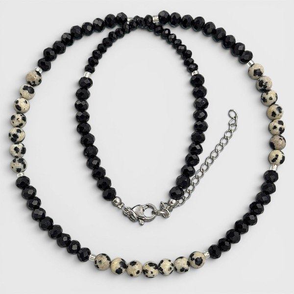 Producto - Collar de cristal checo y piedras naturales - Jaspe dálmata - Negro