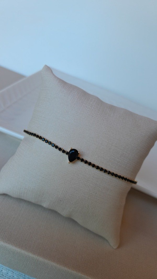 Producto - Pulsera zirconia y gota Black laminado en oro 18k