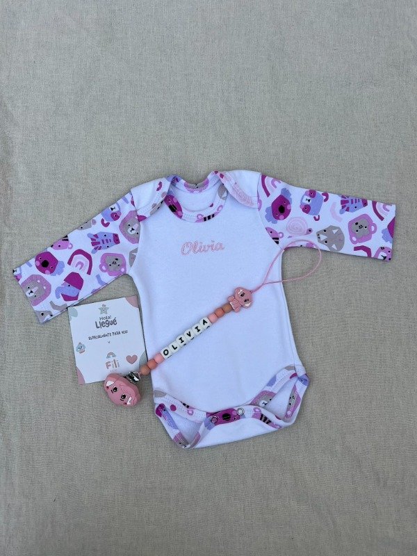 Producto - Body bordado personalizado + portachupete con broche de silicona