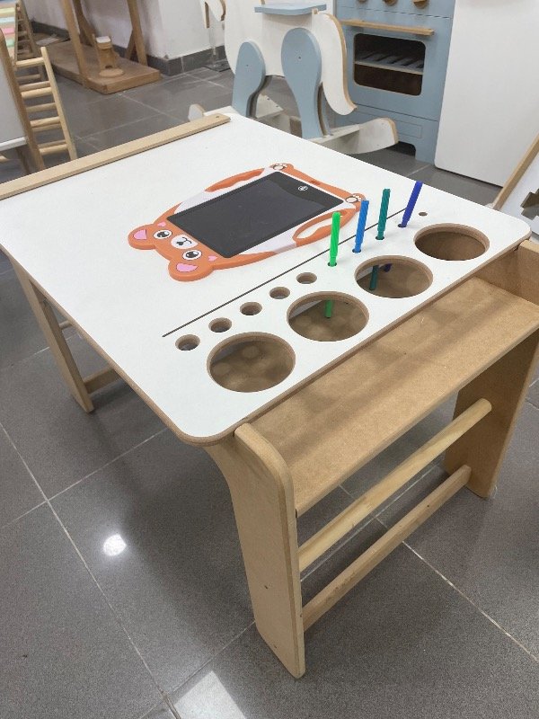 Producto - Mesa de arte + banquito de regalo