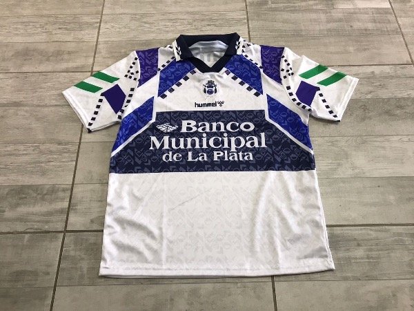 Camiseta retro de Gimnasia titular