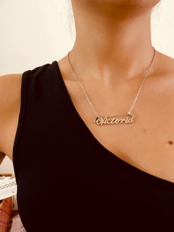 Producto - Cadenita con nombre Victoria