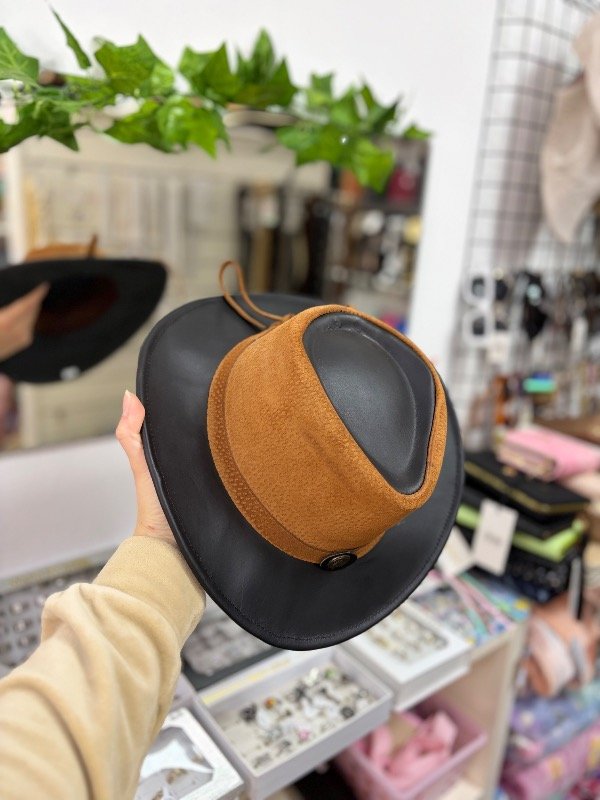 Producto - Sombrero de cuero negro con marrón claro - 1