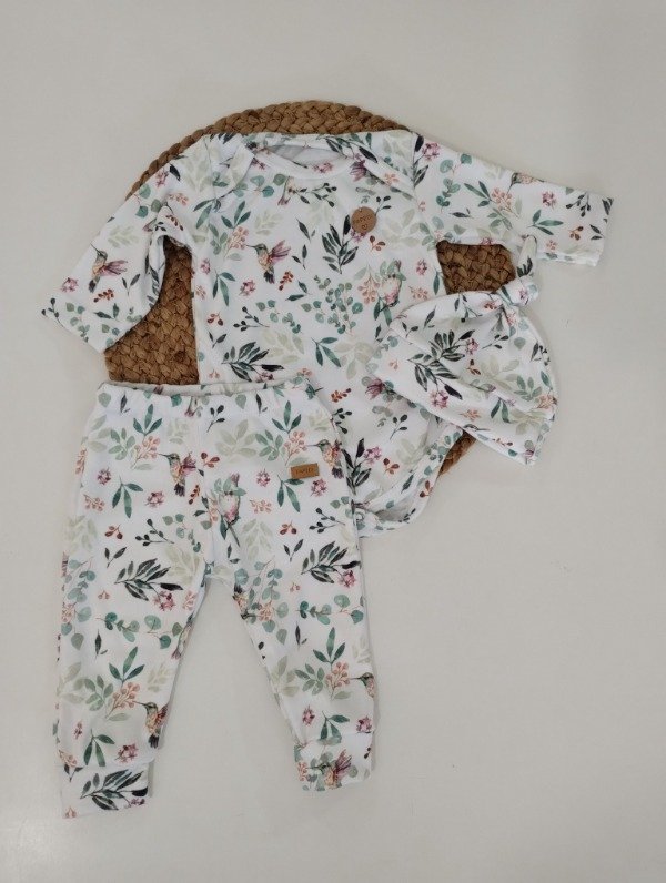 Producto - Ajuar Jualia  - Body Babucha Gorro Estampado