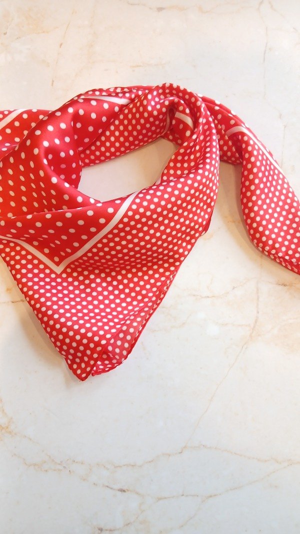 Producto - Pañuelo lunares rojo - 0