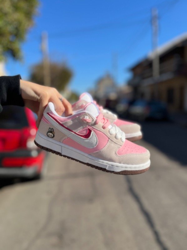 Producto - SB NIKE X LABUBU