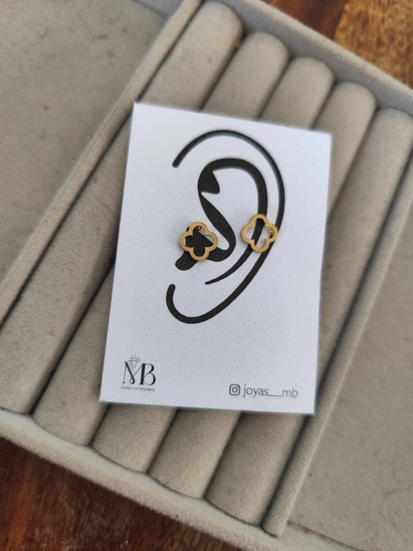 Producto - Aros mini trébol. Acero dorado.