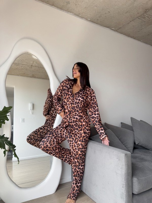 Pijama camisero animal print — imagen 2