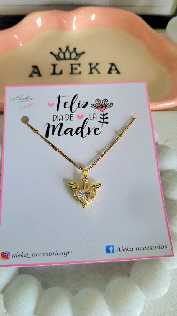 Producto - Collar corazón con alas de acero dorado - 2