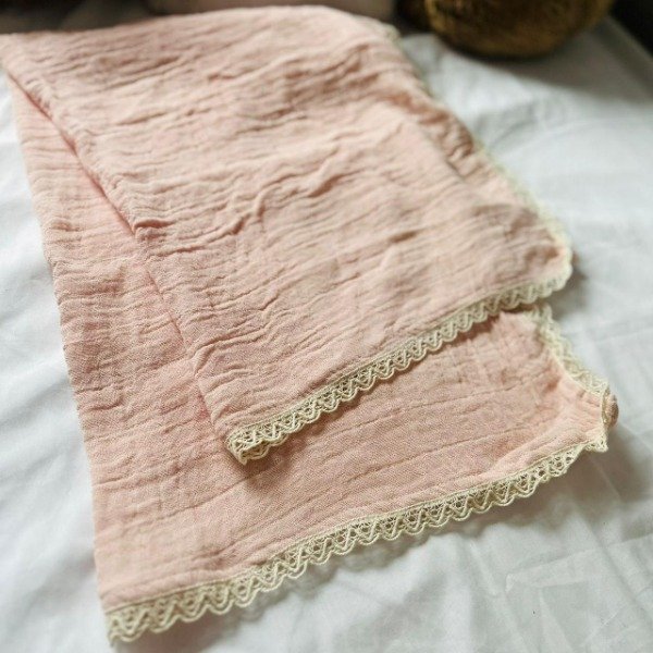 Producto - Mantita de gasa rosa