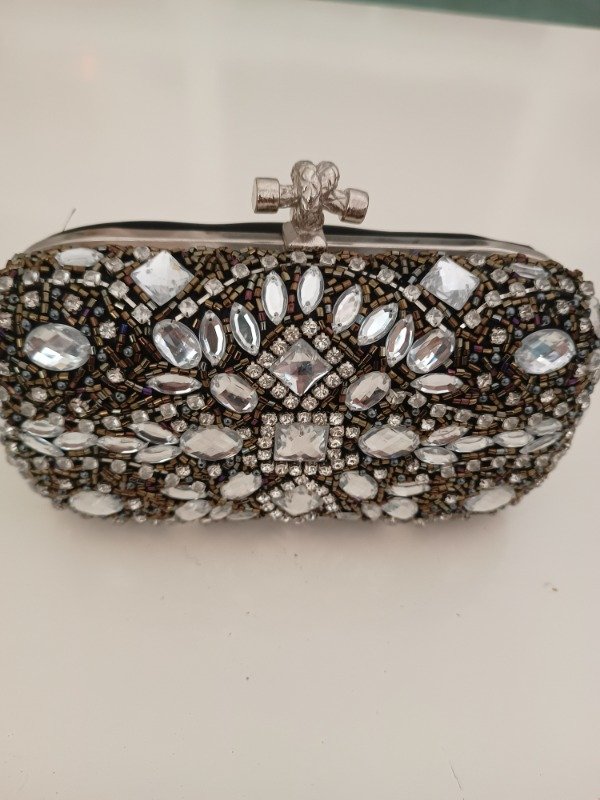 Producto - Clutch piedras plata
