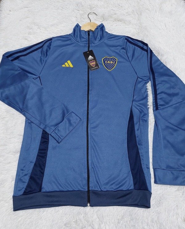Producto - CAMPERA DEPORTIVA BORDADA