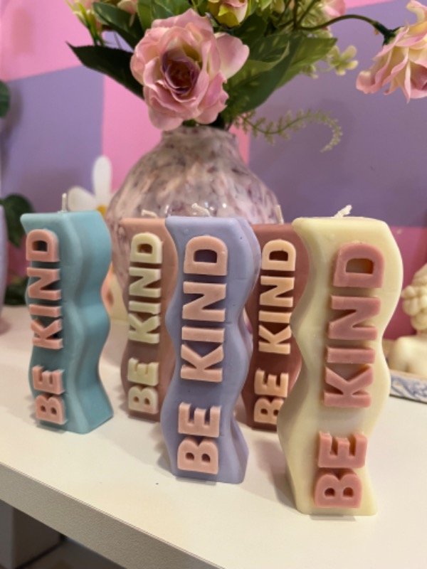 Producto - BE KIND VELA