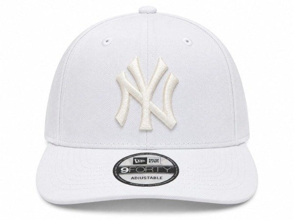 Producto - Gorra plana cerrada "Ny" blanca logo tipo blanca