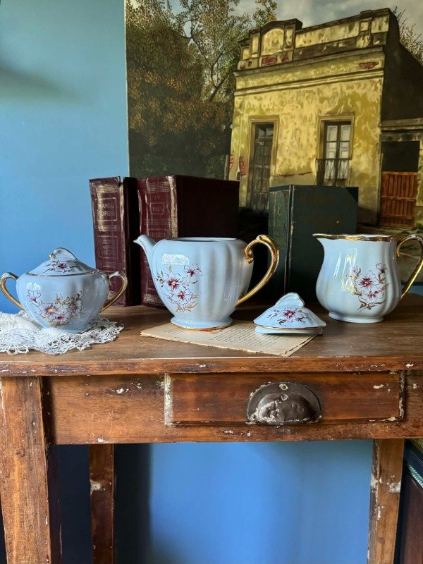 Producto - Servicio de té de loza inglesa Meakin celeste y dorado