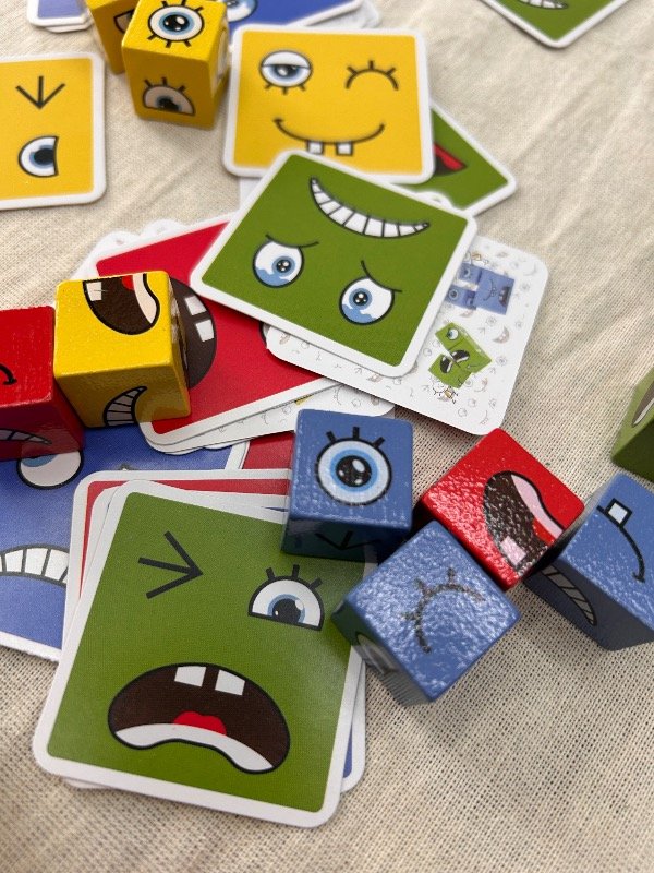 Producto - Juego de Mesa: Caritas y Expresiones (cubos y cartas) - 2