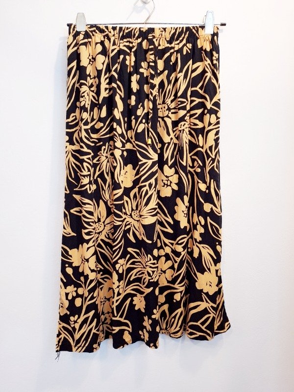 Producto - Pollera floreada sin uso