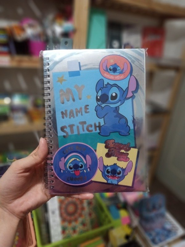 Producto - Cuaderno Holográfico Stitch 16x21 c/esp + Clips x4 unidades + Stickers redondos