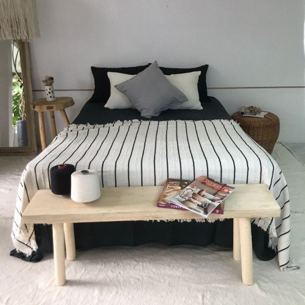 Producto - Pie de cama de Hilo - Tiza con líneas Negras - 1.30x2.00mts