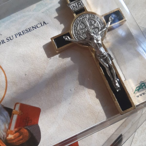 Producto - Cruz de metal dorada - 6